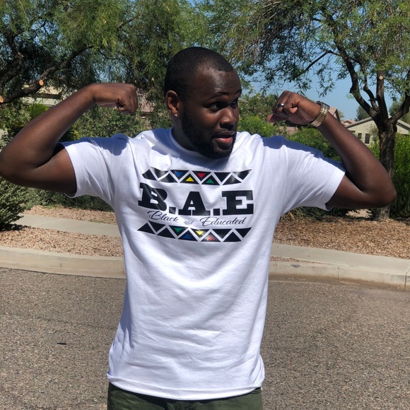 T-Shirt - Picture 4 of 7